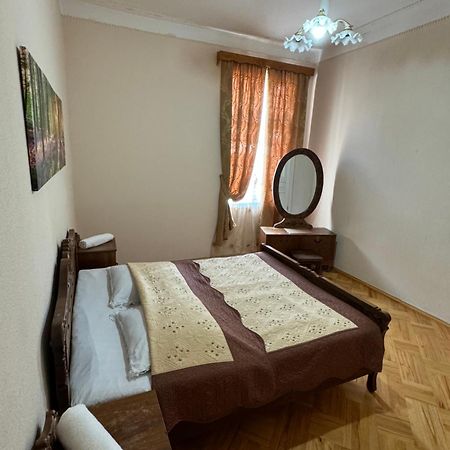 Host N1 Apartment Kutaisi Exterior photo