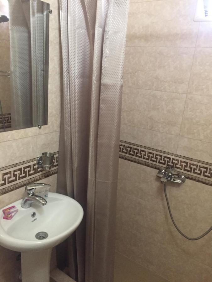 Host N1 Apartment Kutaisi Exterior photo